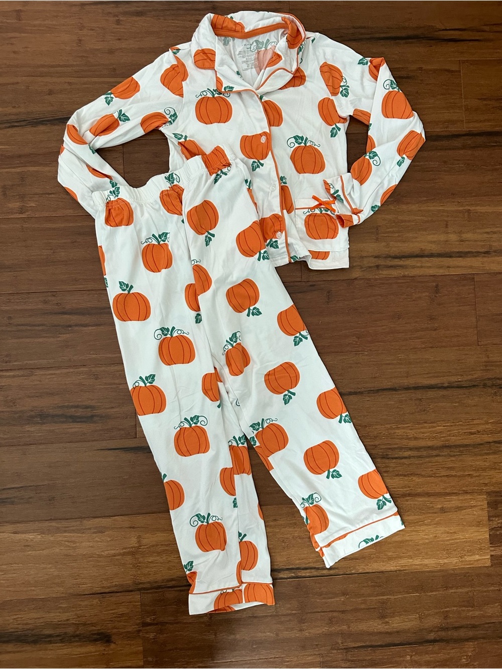 Tahari Children's White Pumpkin Pajama Set